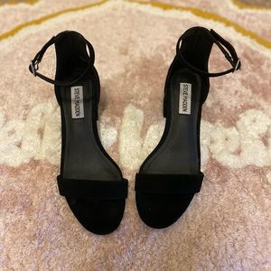 STEVE MADDEN Suede Block Heel Ankle Strap Sandal
